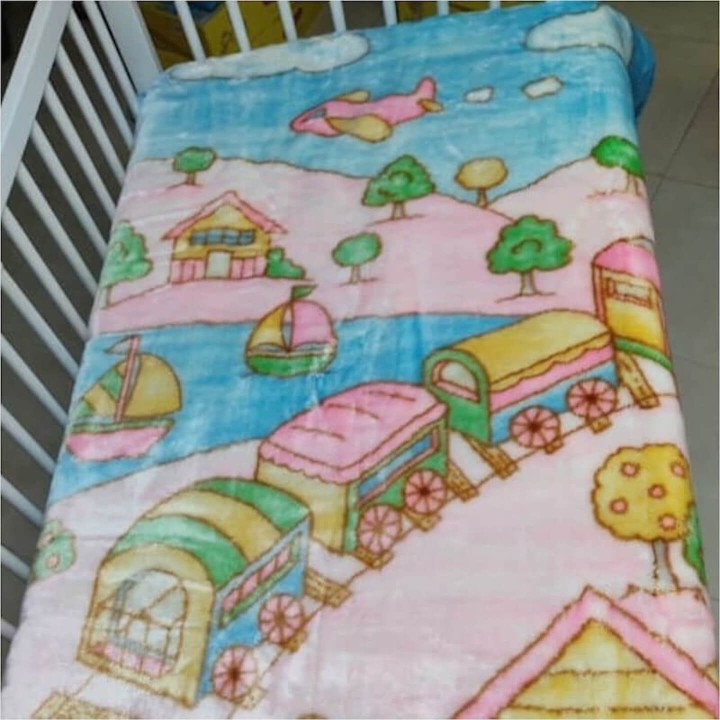Detalhes Parte Superior Manta bebé berço Trenecito 110x130 Rosa